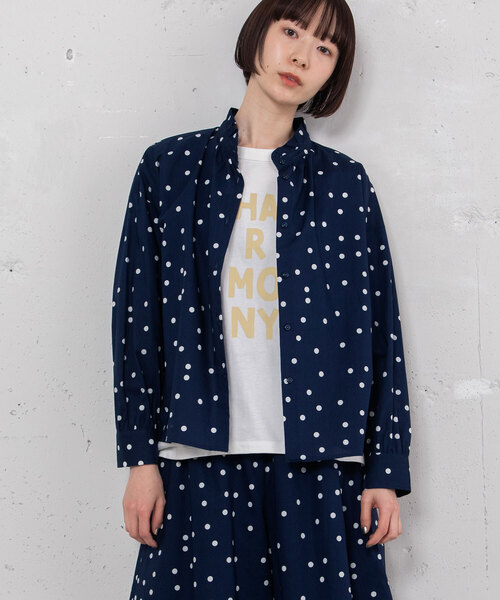 POU DOU DOU(プードゥドゥ)の「スタンドフリルカラーブラウス(シャツ/ブラウス・レディース・オフホワイト/ブラック/スミクロ/ネイビー・M)」の5枚目の写真