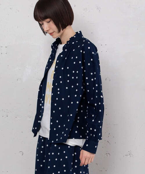 POU DOU DOU(プードゥドゥ)の「スタンドフリルカラーブラウス(シャツ/ブラウス・レディース・オフホワイト/ブラック/スミクロ/ネイビー・M)」の7枚目の写真