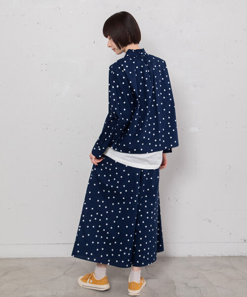 POU DOU DOU(プードゥドゥ)の「スタンドフリルカラーブラウス(シャツ/ブラウス・レディース・オフホワイト/ブラック/スミクロ/ネイビー・M)」の12枚目の写真