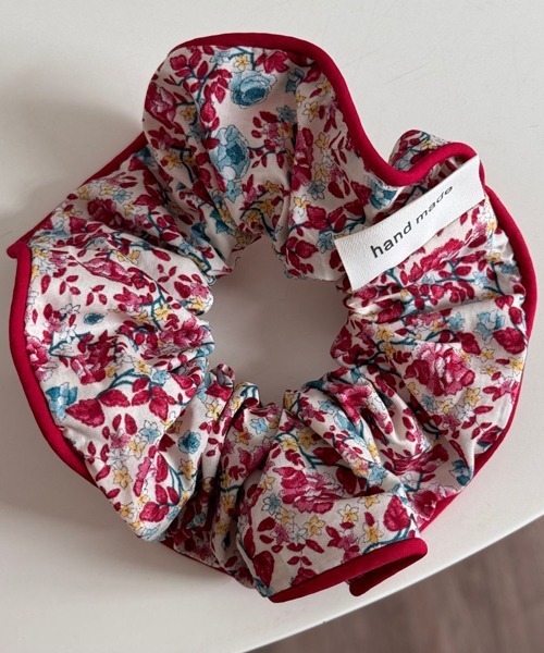 TONE SELECT GOODS（トーンセレクトグッズ）の「【urge select】花柄 レトロデザイン パイピング シュシュ（シュシュ・レディース・ブルー系/レッド系・FREE）」の2枚目の写真