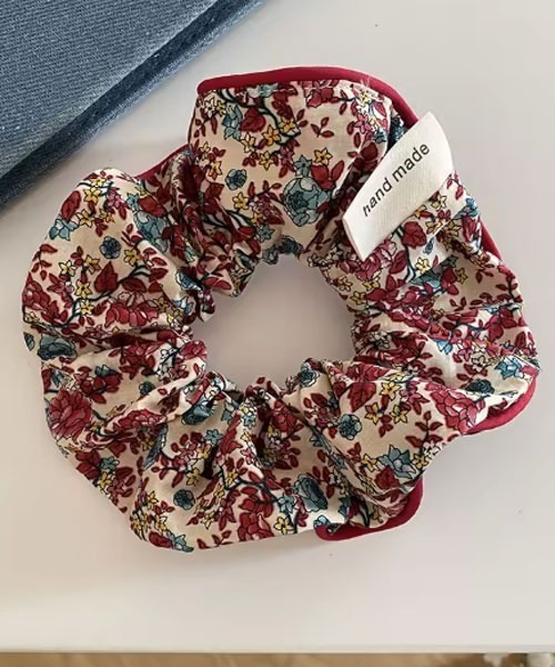 TONE SELECT GOODS（トーンセレクトグッズ）の「【urge select】花柄 レトロデザイン パイピング シュシュ（シュシュ・レディース・ブルー系/レッド系・FREE）」の4枚目の写真