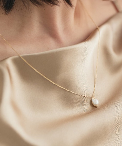 Pierrot(ピエロ)の「淡水パールシンプルネックレス(ネックレス・レディース・ゴールド・FREE)」の8枚目の写真