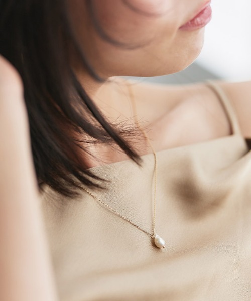Pierrot(ピエロ)の「淡水パールシンプルネックレス(ネックレス・レディース・ゴールド・FREE)」の5枚目の写真
