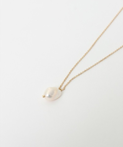 Pierrot(ピエロ)の「淡水パールシンプルネックレス(ネックレス・レディース・ゴールド・FREE)」の3枚目の写真