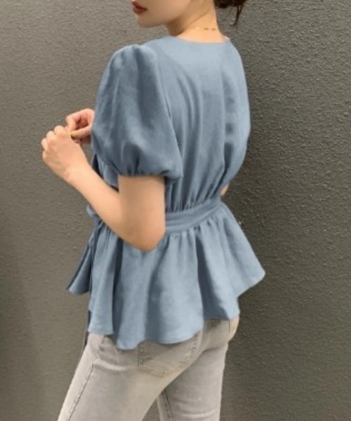 FAVORITO（ファヴォリート）の「Vネックリボントップス（シャツ/ブラウス・レディース・ブルー/ブラウン/ホワイト・F）」の5枚目の写真