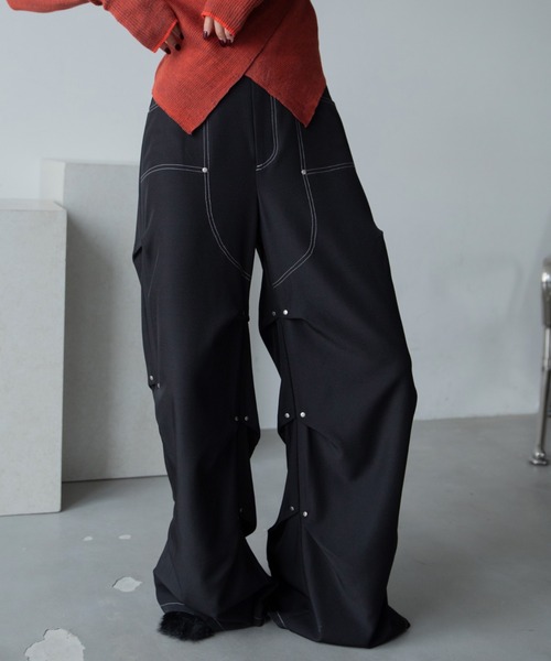 VACANCY（ヴァカンシー）の「ランダムリベットワイドスラックスパンツ（スラックス・レディース・レッド/ライトグレー/ブラック・SMALL/MEDIUM/LARGE）」の2枚目の写真