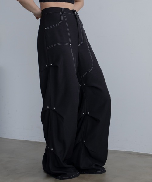 VACANCY（ヴァカンシー）の「ランダムリベットワイドスラックスパンツ（スラックス・レディース・レッド/ライトグレー/ブラック・SMALL/MEDIUM/LARGE）」の4枚目の写真