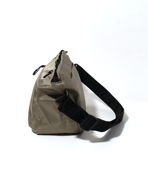 MICHAEL LINNELL(マイケル リンネル)の「【MICHAEL LINNELL/マイケルリンネル】Shoulder/ワンショルダー(容量:約10L)(ショルダーバッグ・メンズ・ベージュ・FREE)」の7枚目の写真