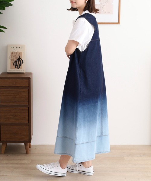 Anna Nicola(アンナニコラ)の「Anna Nicola グラデーションデニムジャンパースカート(ジャンパースカート・レディース・ブラック/インディゴブルー・38)」の7枚目の写真