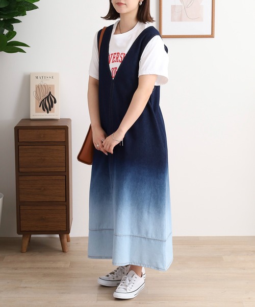 Anna Nicola(アンナニコラ)の「Anna Nicola グラデーションデニムジャンパースカート(ジャンパースカート・レディース・ブラック/インディゴブルー・38)」の6枚目の写真