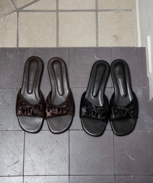 lawgy（ラウジー）の「ribbon gather accent sandal / リボンギャザーアクセントサンダル（サンダル・レディース・ブラウン/ブラック・SMALL/MEDIUM/LARGE）」の3枚目の写真