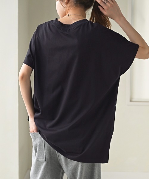 HUG.U（ハグユー）の「VネックフラワープリントTシャツ（Tシャツ/カットソー・レディース・ブラック/ホワイト・FREE）」の12枚目の写真