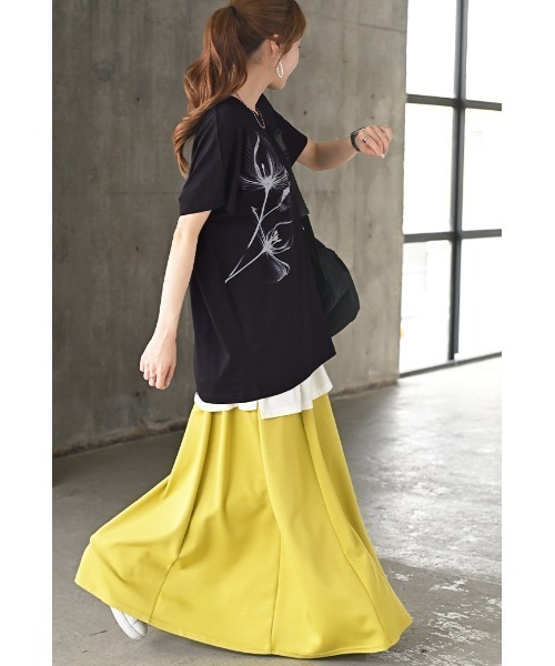 HUG.U（ハグユー）の「VネックフラワープリントTシャツ（Tシャツ/カットソー・レディース・ブラック/ホワイト・FREE）」の9枚目の写真