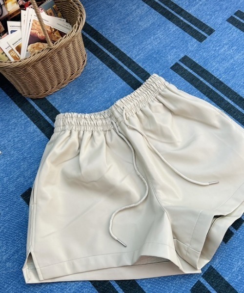 ipugo（イプゴ）の「ipugo/イプゴ レザーショートパンツ（その他パンツ・レディース・ベージュ/ブラック・FREE）」の5枚目の写真