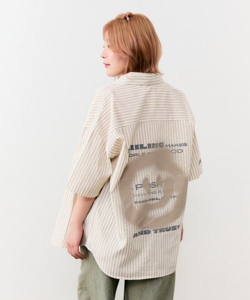 セール】バックプリントストライプシャツ（シャツ/ブラウス）｜HUGELY