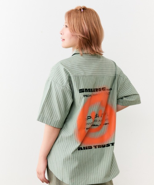 セール】バックプリントストライプシャツ（シャツ/ブラウス）｜HUGELY