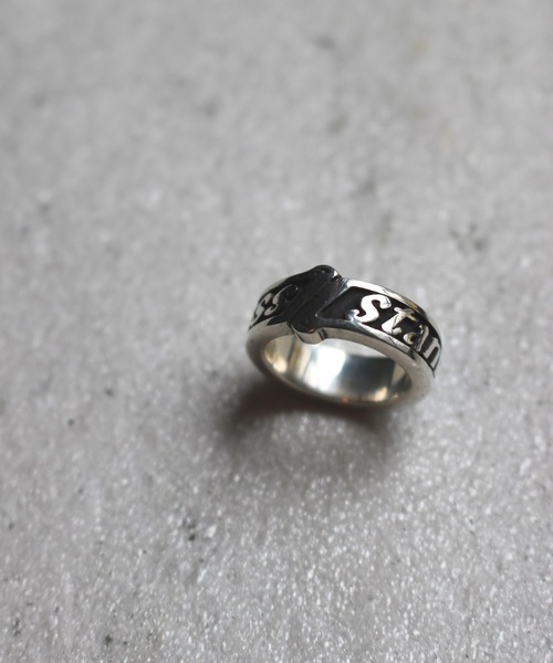 BEYOND COOL(ビヨンクール)の「「Stanley Guess/スタンリー ゲス」スモールロゴリボンリング ユニセックス(リング・メンズ・Silver・7号/9号/11.5)」の3枚目の写真