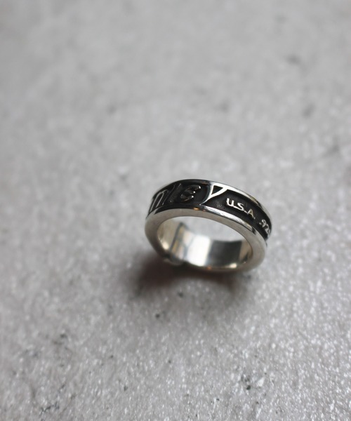 BEYOND COOL(ビヨンクール)の「「Stanley Guess/スタンリー ゲス」スモールロゴリボンリング ユニセックス(リング・メンズ・Silver・7号/9号/11.5)」の2枚目の写真