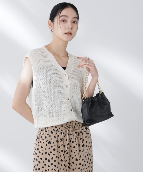 NANO universe(ナノユニバース)の「ペーパーヤーン畦ニットベスト(ベスト・レディース・チャコール/ピンク/オフホワイト・FREE)」の2枚目の写真