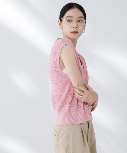 NANO universe(ナノユニバース)の「ペーパーヤーン畦ニットベスト(ベスト・レディース・チャコール/ピンク/オフホワイト・FREE)」の13枚目の写真