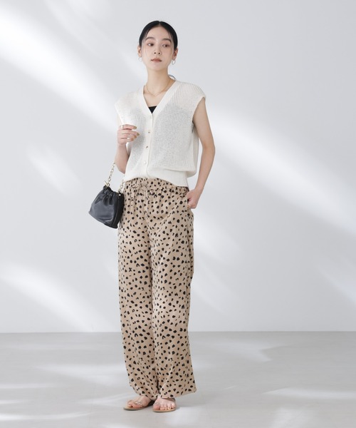 NANO universe(ナノユニバース)の「ペーパーヤーン畦ニットベスト(ベスト・レディース・チャコール/ピンク/オフホワイト・FREE)」の7枚目の写真