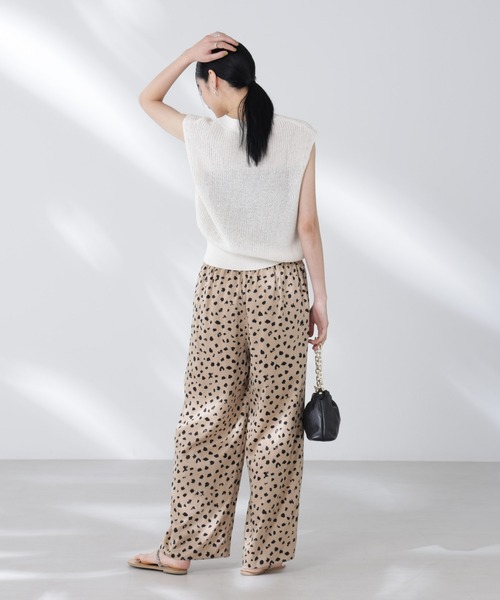 NANO universe(ナノユニバース)の「ペーパーヤーン畦ニットベスト(ベスト・レディース・チャコール/ピンク/オフホワイト・FREE)」の8枚目の写真