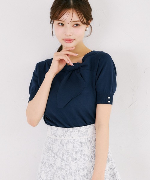 tocco closet(トッコ クローゼット)の「【ZOZO限定】袖パールアシンメトリーリボンニットトップス(ニット/セーター・レディース・オフホワイト/ネイビー/ホワイト×ブラック/その他/ピンク/ブルー・M)」の1枚目の写真