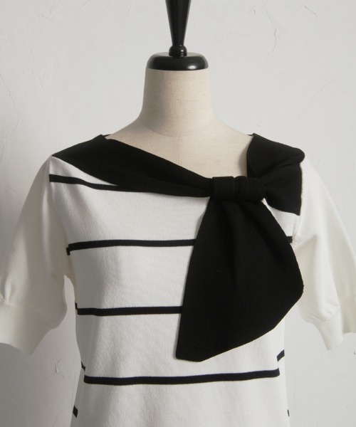 tocco closet(トッコ クローゼット)の「【ZOZO限定】袖パールアシンメトリーリボンニットトップス(ニット/セーター・レディース・オフホワイト/ネイビー/ホワイト×ブラック/その他/ピンク/ブルー・M)」の10枚目の写真