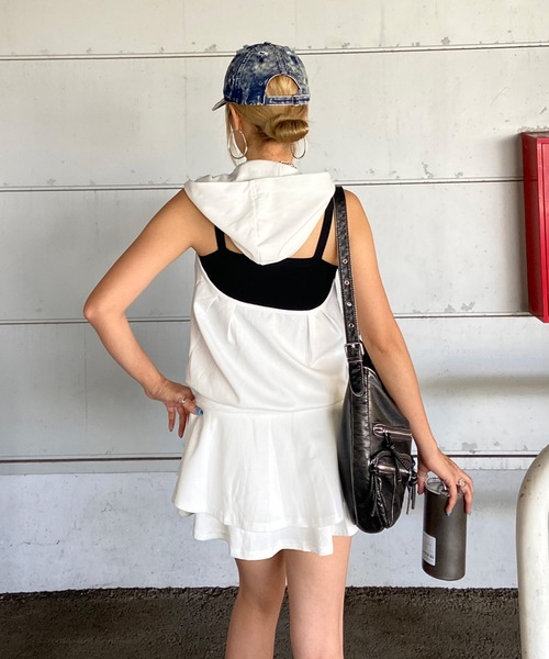 non-hedge(ノンヘッジ)の「シルバープレートノースリーブフードミニワンピース(ワンピース・レディース・グレー/オフホワイト/ブラック・FREE)」の18枚目の写真