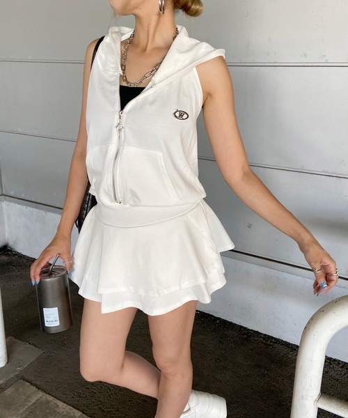 non-hedge(ノンヘッジ)の「シルバープレートノースリーブフードミニワンピース(ワンピース・レディース・グレー/オフホワイト/ブラック・FREE)」の17枚目の写真