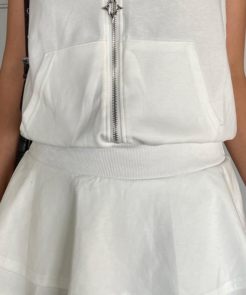 non-hedge(ノンヘッジ)の「シルバープレートノースリーブフードミニワンピース(ワンピース・レディース・グレー/オフホワイト/ブラック・FREE)」の11枚目の写真