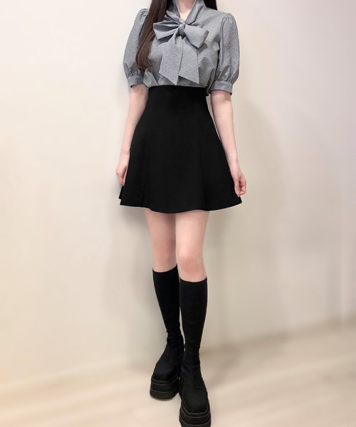 junoah（ジュノア）の「レースアップフレアミニスカート（スカート・レディース・アイボリー/ブラック/チャコール・LARGE/MEDIUM/SMALL）」の4枚目の写真