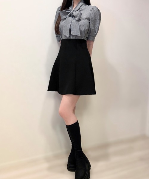 junoah（ジュノア）の「レースアップフレアミニスカート（スカート・レディース・アイボリー/ブラック/チャコール・LARGE/MEDIUM/SMALL）」の6枚目の写真