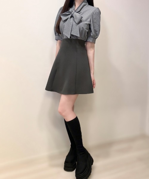 junoah（ジュノア）の「レースアップフレアミニスカート（スカート・レディース・アイボリー/ブラック/チャコール・LARGE/MEDIUM/SMALL）」の9枚目の写真