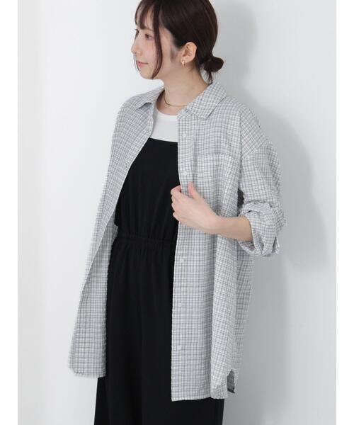 Te chichi TERRASSE(テチチテラス)の「オーバーサイズチェックシャツ(シャツ/ブラウス・レディース・オフホワイト/ネイビー/ブラウン・F)」の2枚目の写真
