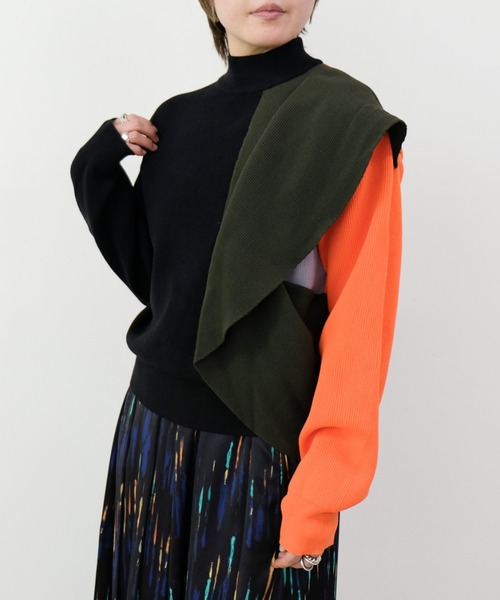 DOLLUPOOPS（ドールアップウップス）の「配色フリルハイネックニットトップス（ニット/セーター・レディース・チャコールグレー/ブラック/オフホワイト・38）」の2枚目の写真