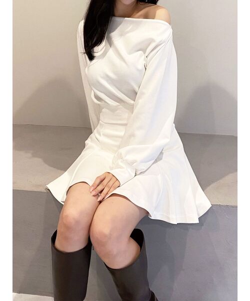 RESEXXY(リゼクシー)の「ワンショルスウェットトップス【セットアップ着用可能】(スウェット・レディース・ホワイト/グレー/ブラック・FREE)」の2枚目の写真