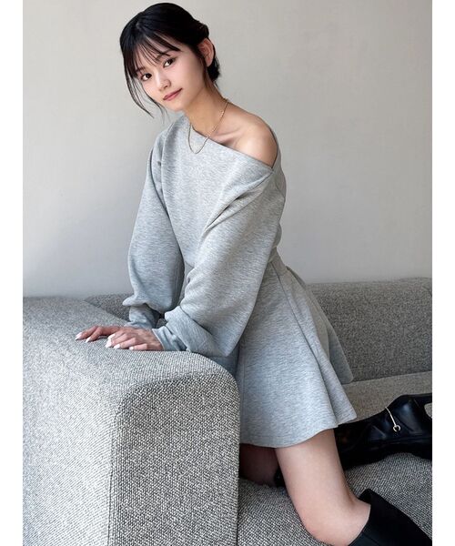 RESEXXY(リゼクシー)の「ワンショルスウェットトップス【セットアップ着用可能】(スウェット・レディース・ホワイト/グレー/ブラック・FREE)」の10枚目の写真