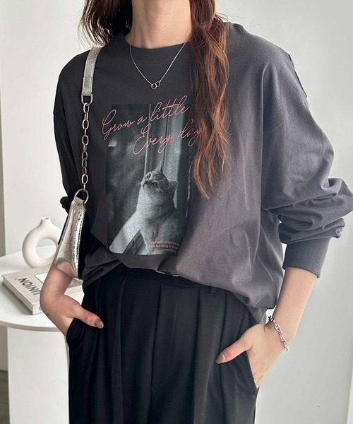 GeeRA(ジーラ)の「アソートデザインフォトプリントロンT(Tシャツ/カットソー・レディース・ホワイト系その他/チャコール/オフホワイト/グレー系その他・MEDIUM/LARGE)」の4枚目の写真
