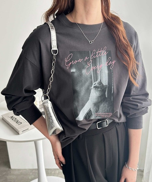 GeeRA(ジーラ)の「アソートデザインフォトプリントロンT(Tシャツ/カットソー・レディース・ホワイト系その他/チャコール/オフホワイト/グレー系その他・MEDIUM/LARGE)」の20枚目の写真