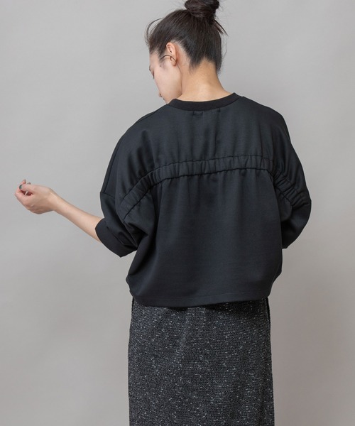 Munich(ミューニック)の「コットンダンボールニットバックシャーリングプルオーバー(Tシャツ/カットソー・レディース・ブラック/キャメル/ブルー・FREE)」の2枚目の写真