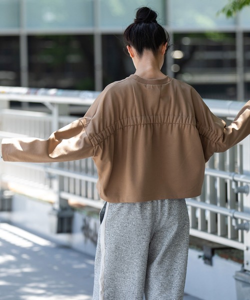 Munich(ミューニック)の「コットンダンボールニットバックシャーリングプルオーバー(Tシャツ/カットソー・レディース・ブラック/キャメル/ブルー・FREE)」の7枚目の写真