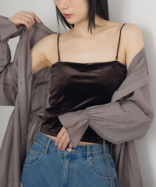 RETRO GIRL（レトロガール）の「【新色追加】カップ付クロップドキャミ（キャミソール・レディース・シルバー/オフホワイト/ブラウン系その他/ブラック/ライトグレー/ブラウン・FREE）」の4枚目の写真