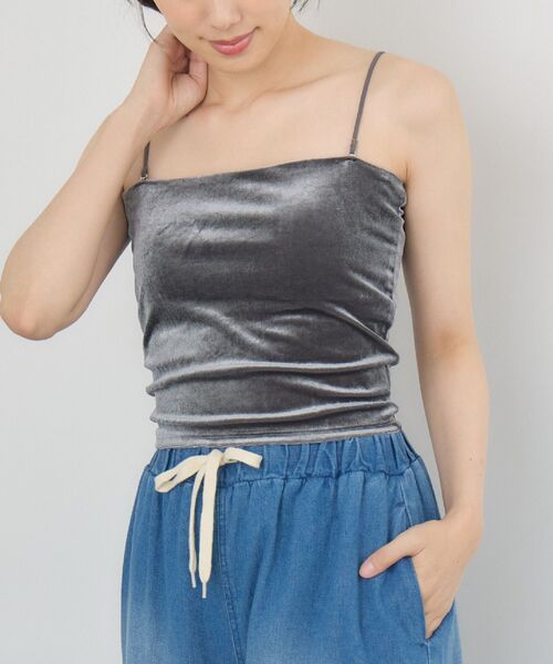 RETRO GIRL（レトロガール）の「【新色追加】カップ付クロップドキャミ（キャミソール・レディース・シルバー/オフホワイト/ブラウン系その他/ブラック/ライトグレー/ブラウン・FREE）」の3枚目の写真