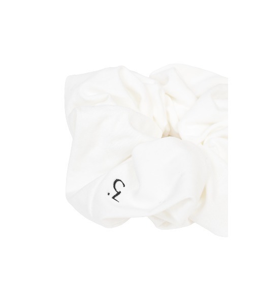 CLANE(クラネ)の「LOGO SCRUNCHIE(シュシュ・レディース・ホワイト/ブラック/グレー・FREE)」の4枚目の写真