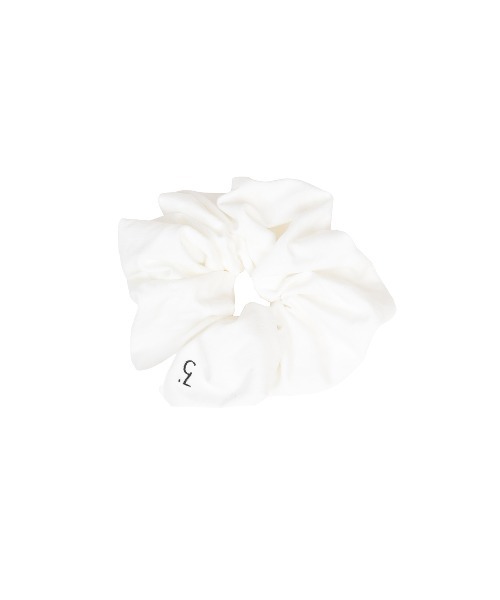 CLANE(クラネ)の「LOGO SCRUNCHIE(シュシュ・レディース・ホワイト/ブラック/グレー・FREE)」の6枚目の写真