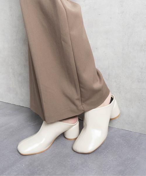 Fabby fabby（ファビィーファビィー）の「オブリークトゥサボヒールサンダル（サンダル・レディース・ブラック系その他/ブラウン系その他/ホワイト系その他・SMALL/MEDIUM/LARGE）」の2枚目の写真