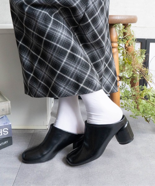 Fabby fabby（ファビィーファビィー）の「オブリークトゥサボヒールサンダル（サンダル・レディース・ブラック系その他/ブラウン系その他/ホワイト系その他・SMALL/MEDIUM/LARGE）」の21枚目の写真