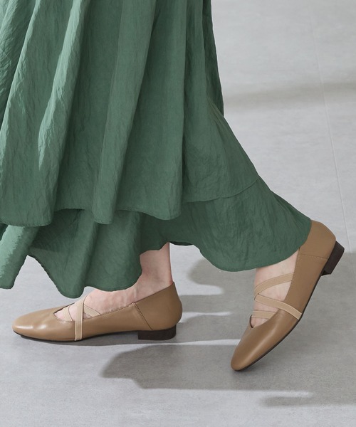 WA ORiental TRaffic（ダブルエーオリエンタルトラフィック）の「ゴムストラップフラットパンプス/52305（パンプス・レディース・グリーン/ベージュ/ブラック・40/41/42/37/38/39/34/35/36）」の2枚目の写真