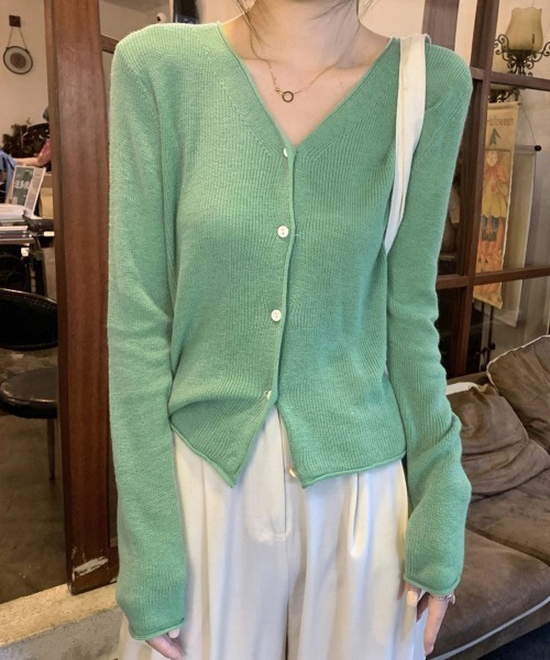 Miniministore(ミニミニストア)の「ニットカーディガンVネックニットトップス(カーディガン/ボレロ・レディース・アイボリー/ブラック/ホワイト/グリーン・FREE)」の4枚目の写真